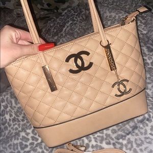 Nude shoulder / crossbody purse